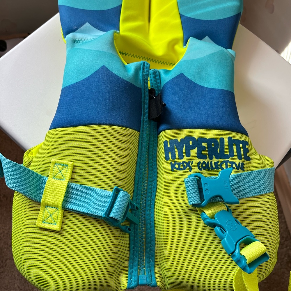 Buoyant vest for kids less than 30 pounds